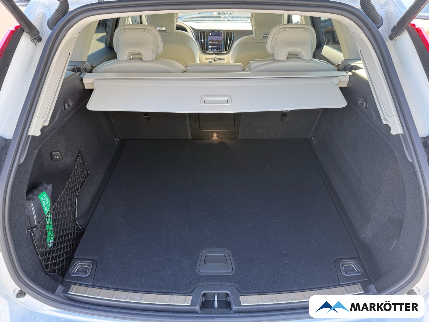 Fahrzeugabbildung Volvo XC60 Plus Dark B4 BLIS/360CAM/4xSHZ/DAB