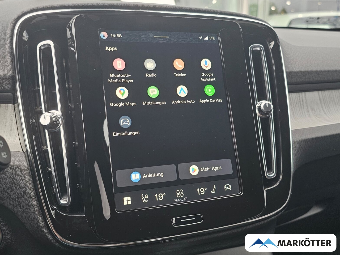 Fahrzeugabbildung Volvo XC40 Plus Dark/Drivers Awareness/Privacy