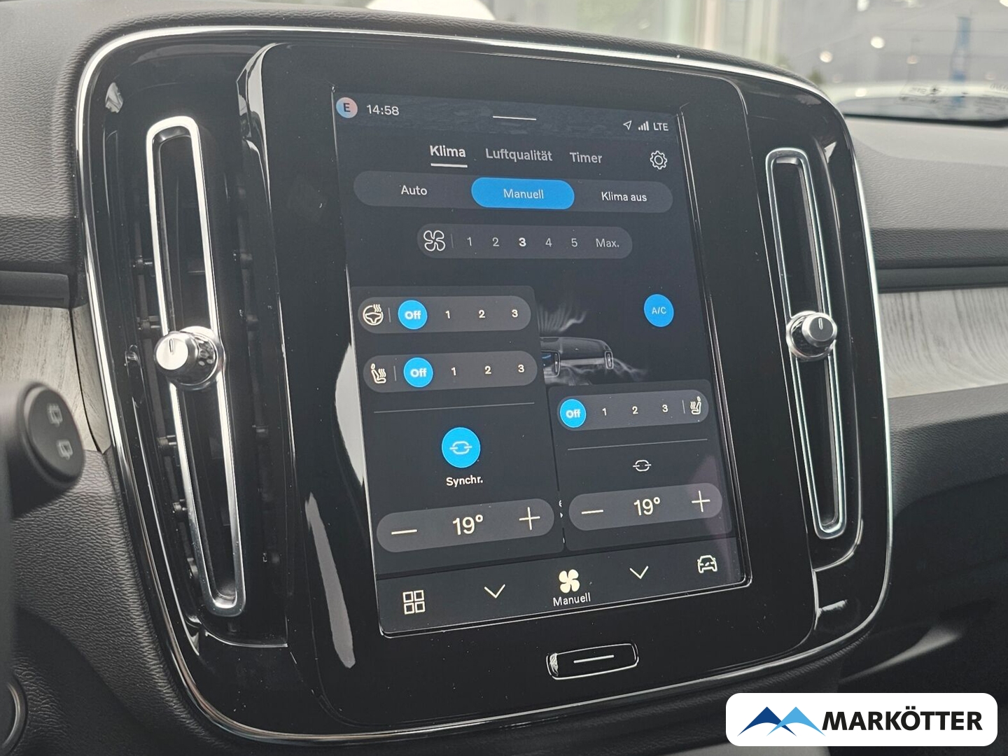 Fahrzeugabbildung Volvo XC40 Plus Dark/Drivers Awareness/Privacy