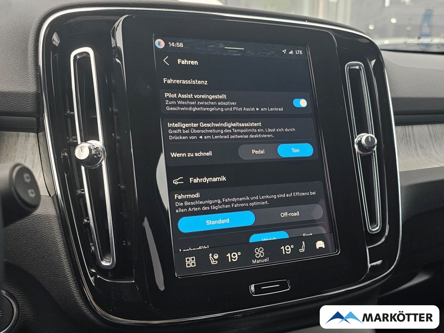 Fahrzeugabbildung Volvo XC40 Plus Dark/Drivers Awareness/Privacy