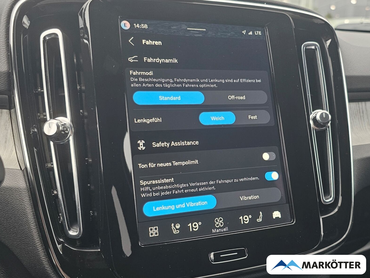 Fahrzeugabbildung Volvo XC40 Plus Dark/Drivers Awareness/Privacy