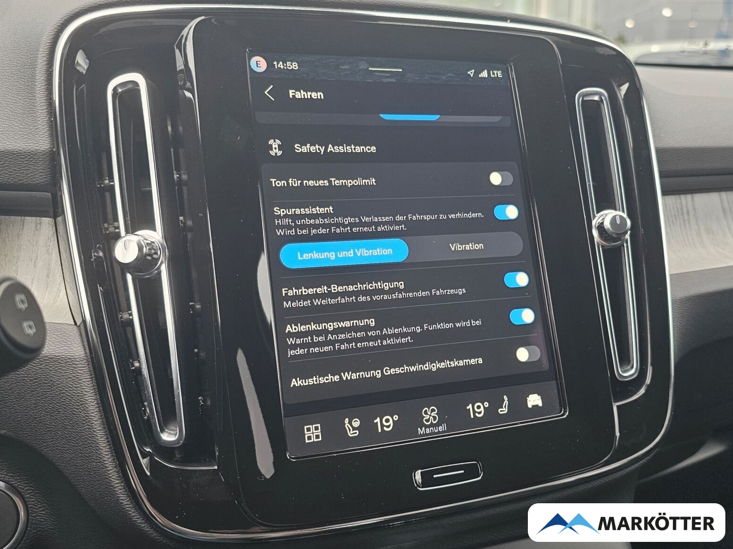 Fahrzeugabbildung Volvo XC40 Plus Dark/Drivers Awareness/Privacy