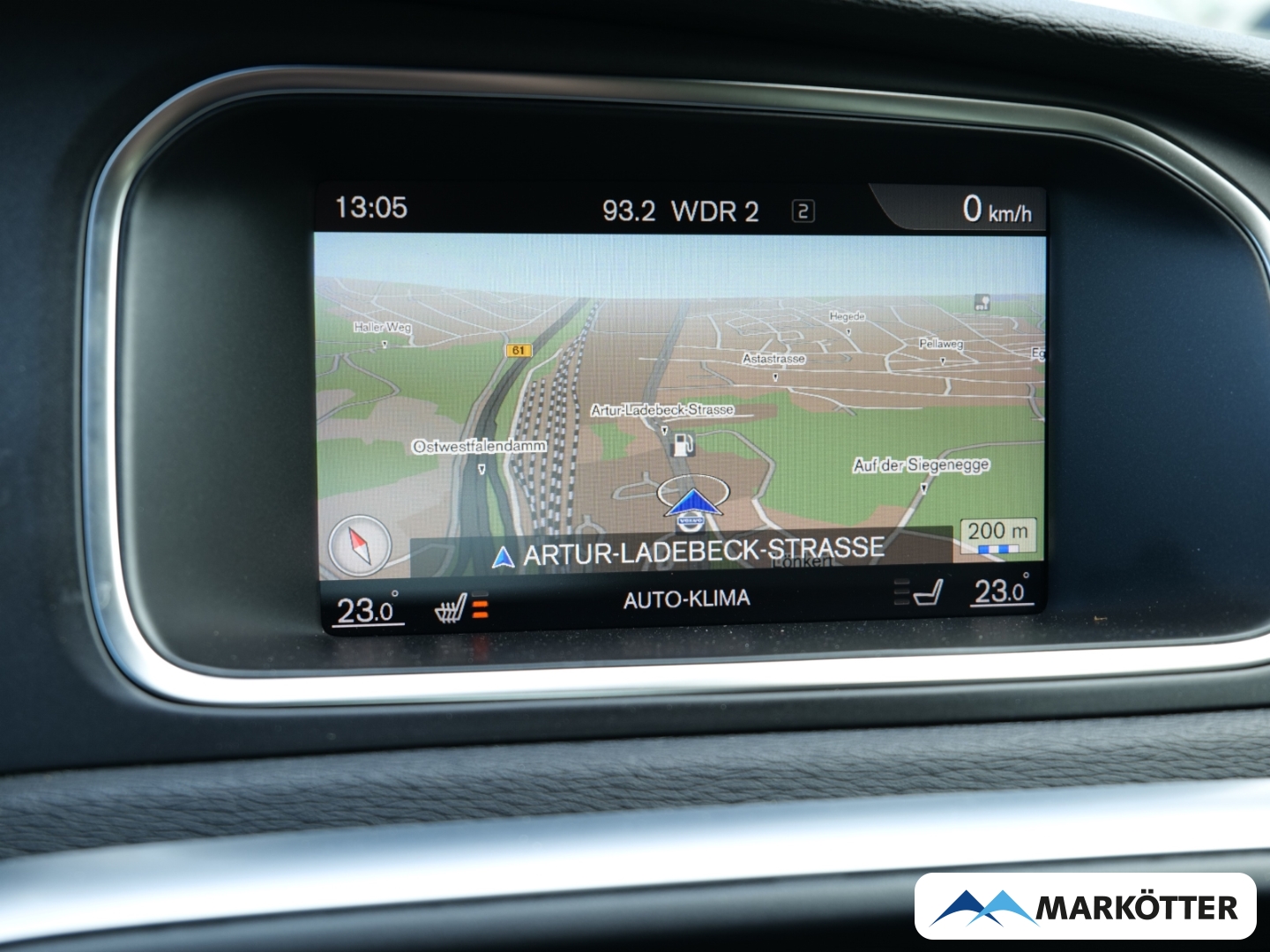 Fahrzeugabbildung Volvo V40 D3 Momentum Style Navi/LED/Kamera/AHK
