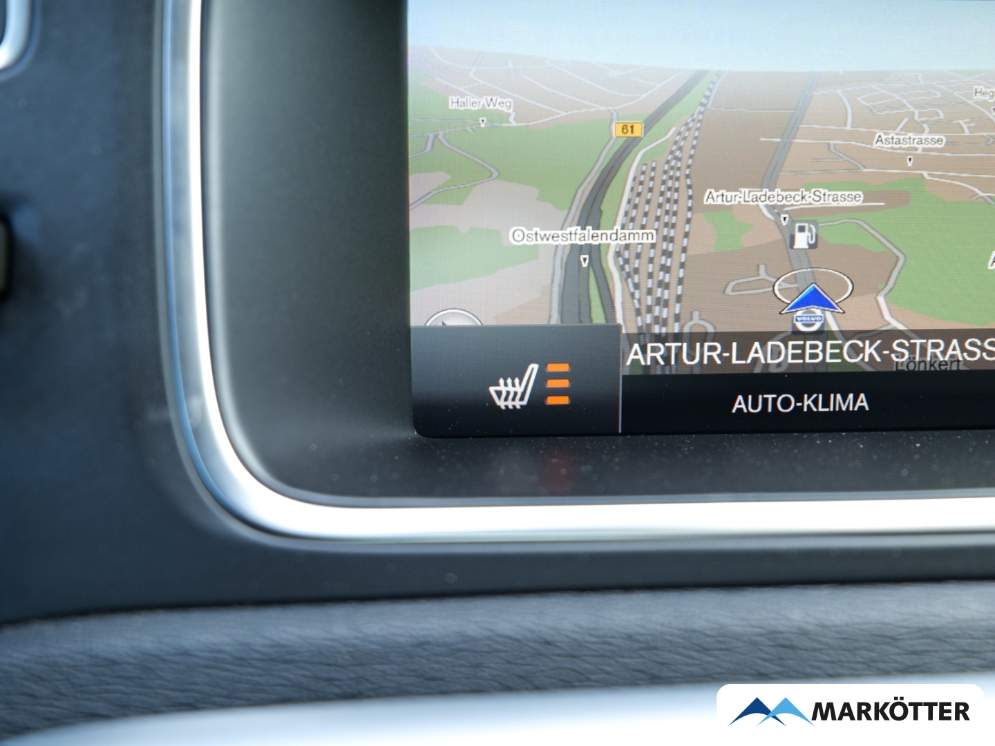 Fahrzeugabbildung Volvo V40 D3 Momentum Style Navi/LED/Kamera/AHK