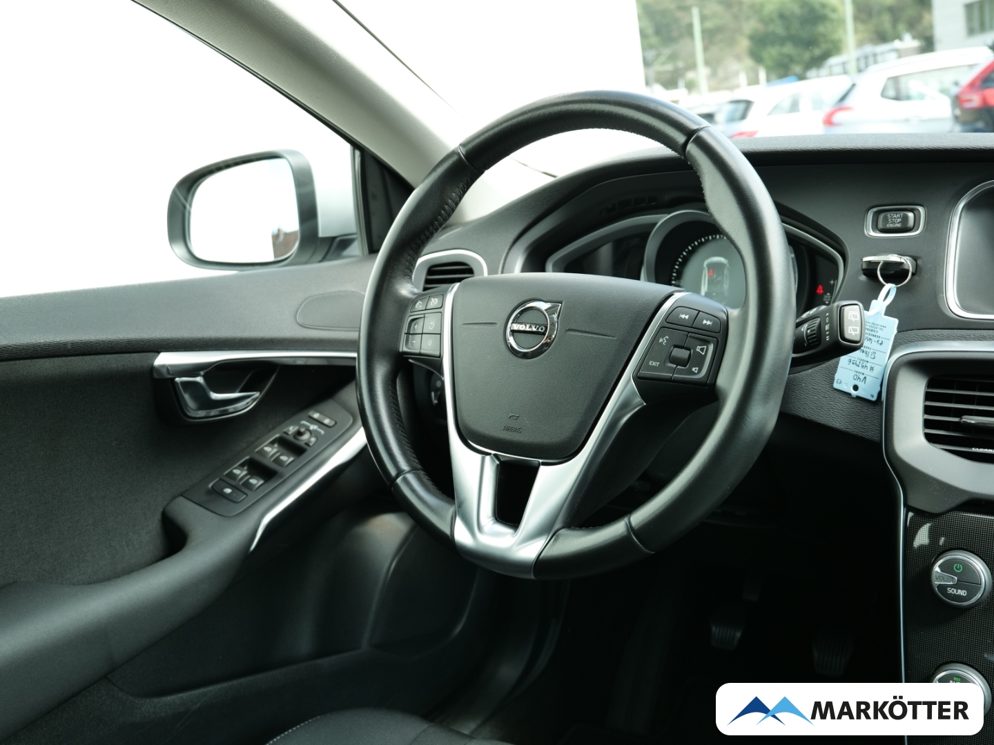 Fahrzeugabbildung Volvo V40 D3 Momentum Style Navi/LED/Kamera/AHK