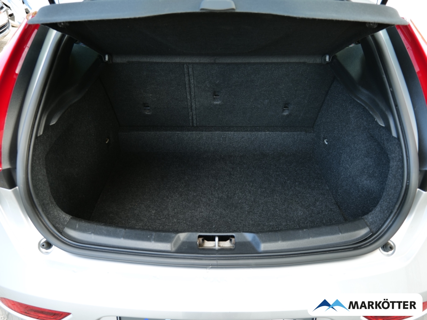Fahrzeugabbildung Volvo V40 D3 Momentum Style Navi/LED/Kamera/AHK