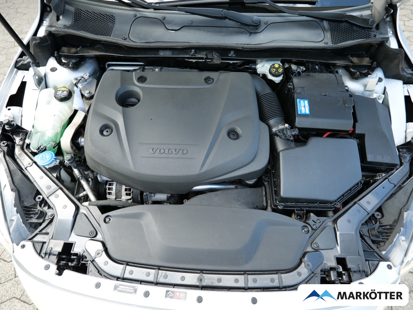 Fahrzeugabbildung Volvo V40 D3 Momentum Style Navi/LED/Kamera/AHK