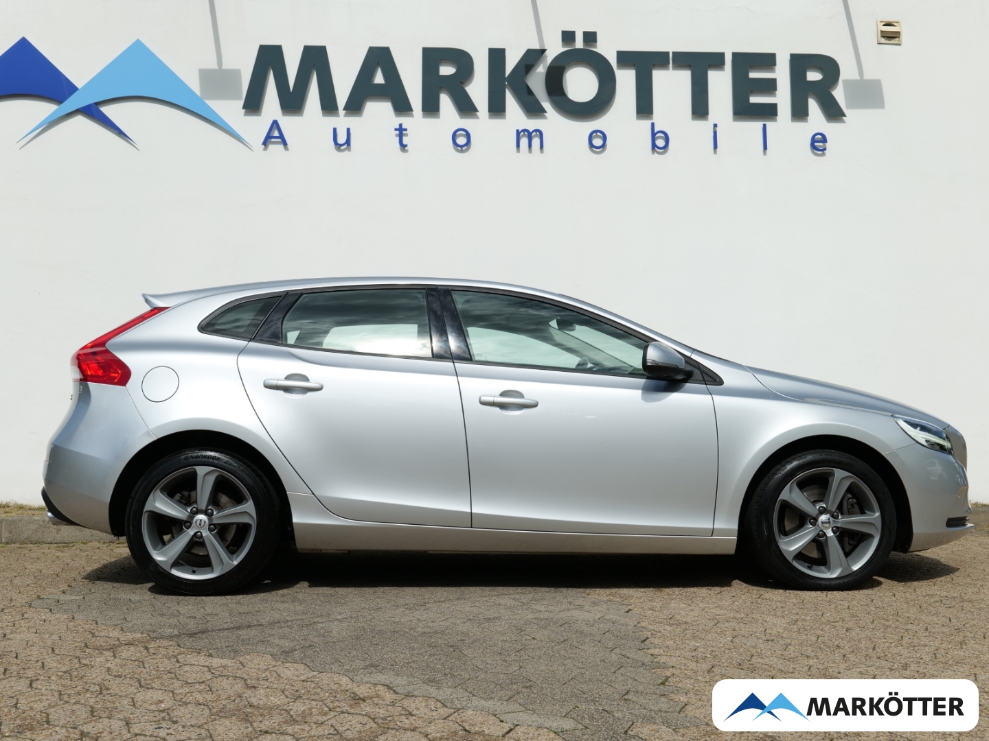 Fahrzeugabbildung Volvo V40 D3 Momentum Style Navi/LED/Kamera/AHK