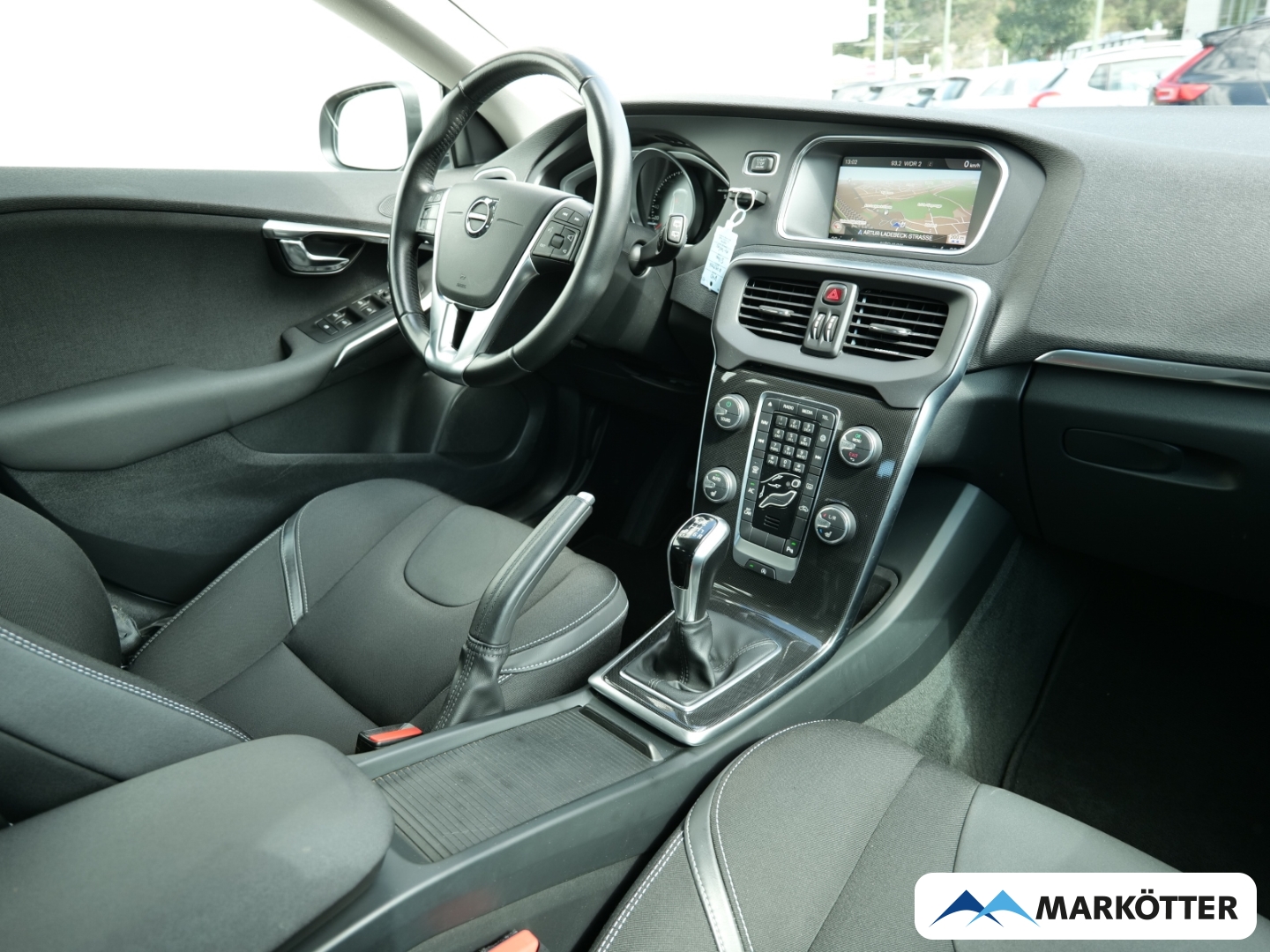 Fahrzeugabbildung Volvo V40 D3 Momentum Style Navi/LED/Kamera/AHK