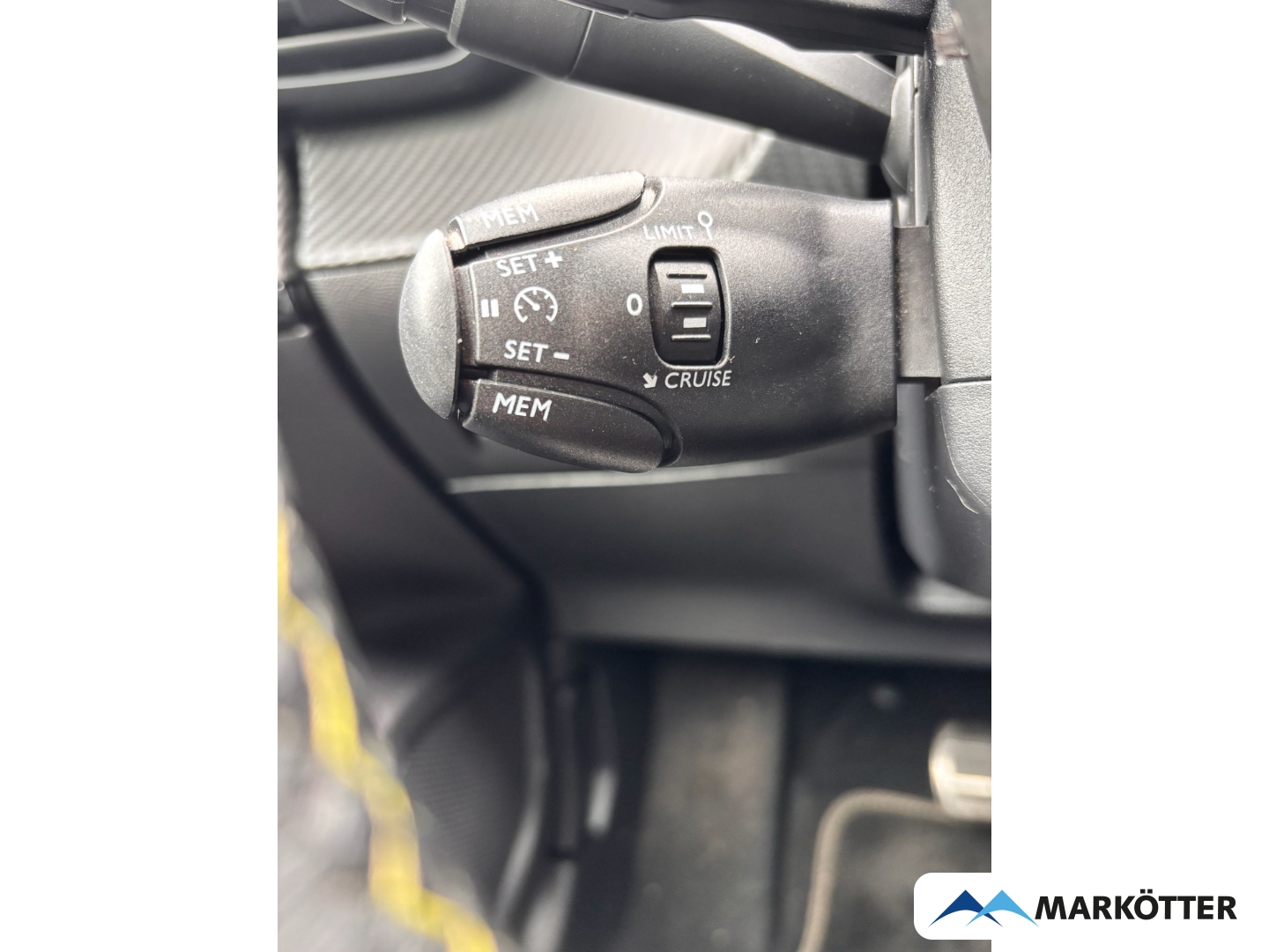Fahrzeugabbildung Peugeot 2008 GT CAM/NAVI/SHZ/KLIMA/ALCANTARA/MASSSGE