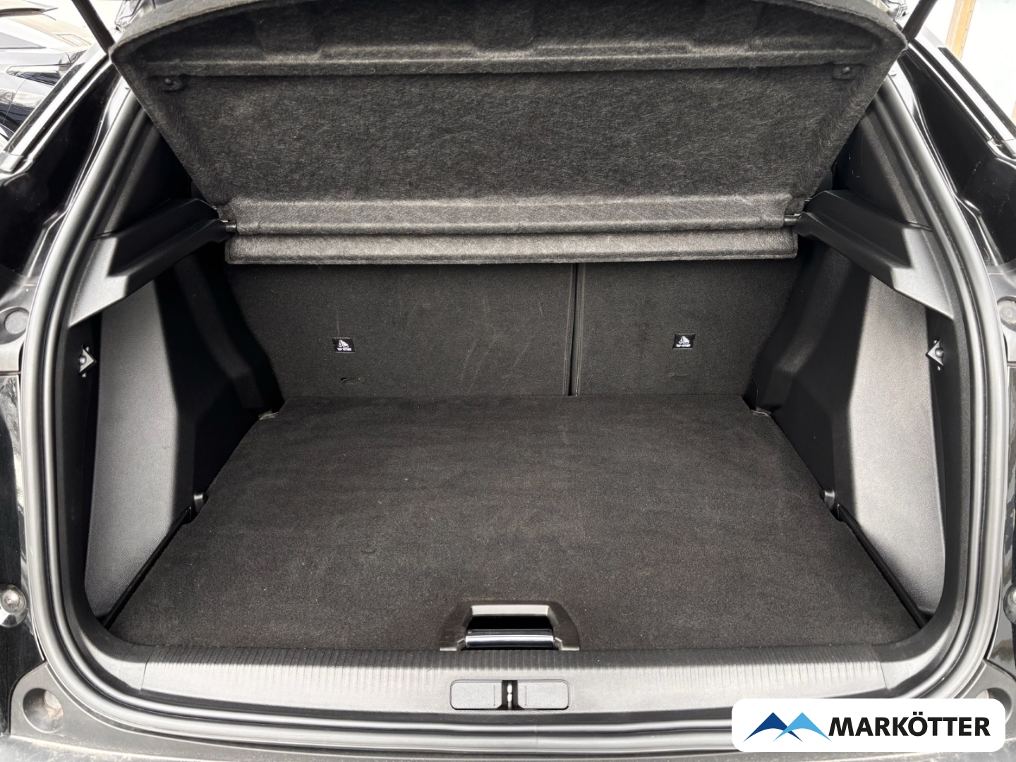 Fahrzeugabbildung Peugeot 2008 GT CAM/NAVI/SHZ/KLIMA/ALCANTARA/MASSSGE