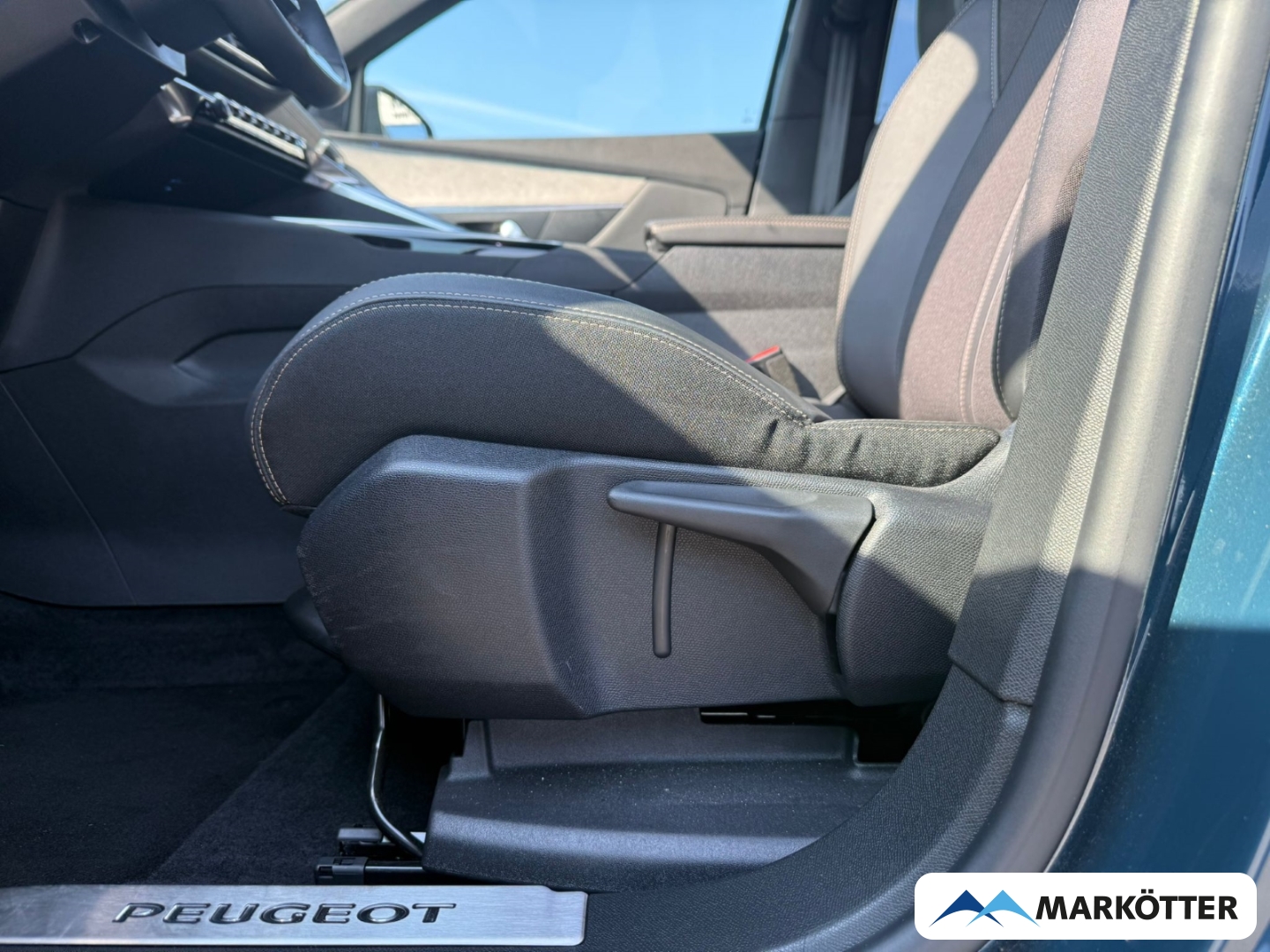 Fahrzeugabbildung Peugeot 3008 GT 1.2 PureTech 130 EU6d SHZ/BLIS/CAM/ACC