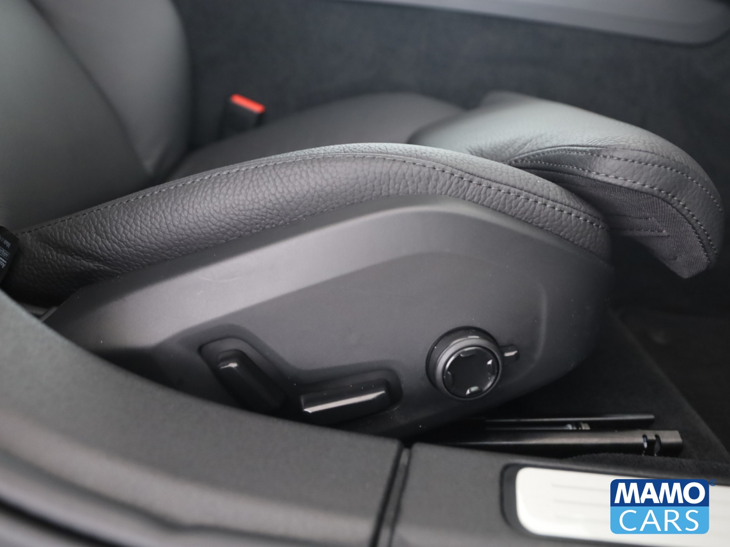 Fahrzeugabbildung Volvo V60 B4 Core H&K/Memory/360Cam/ACC