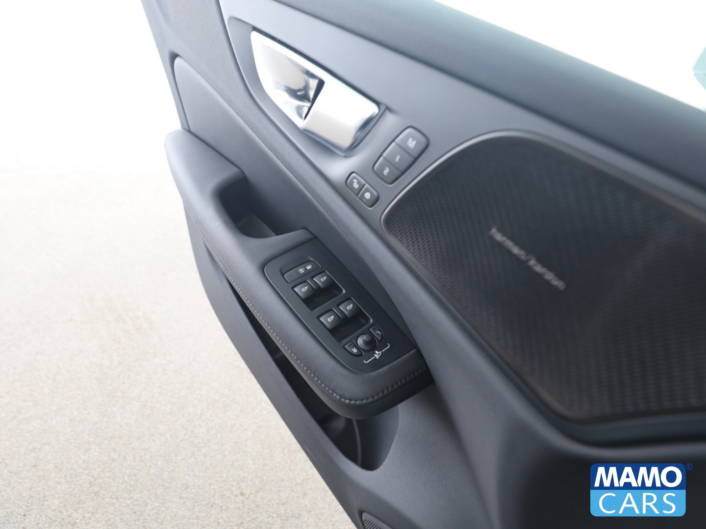 Fahrzeugabbildung Volvo V60 B4 Core H&K/Memory/360Cam/ACC