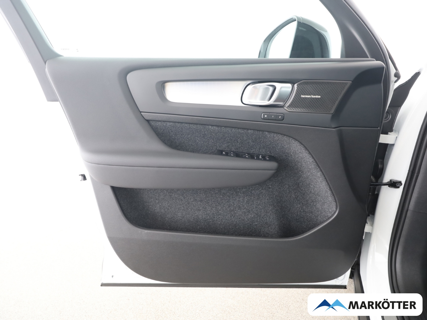 Fahrzeugabbildung Volvo XC40 Plus Dark/360°CAM/GJR/SHZ/Privacy/