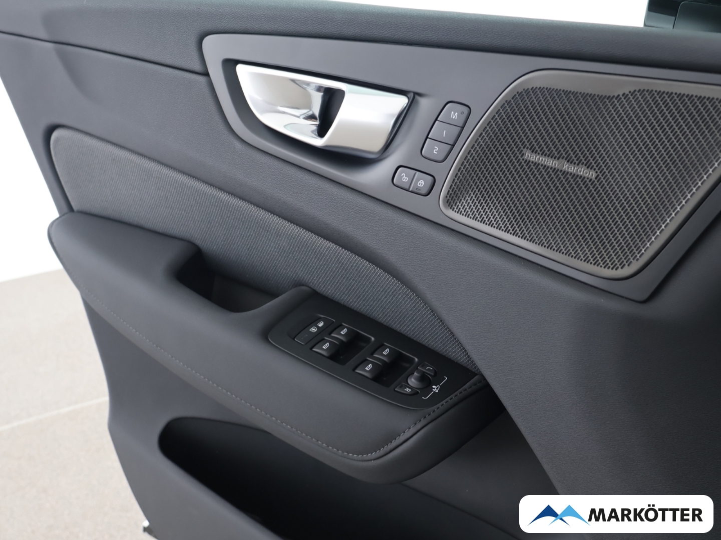 Fahrzeugabbildung Volvo XC60 B5 Plus Black Edition AWD/360°CAM/SHZ+LHZ