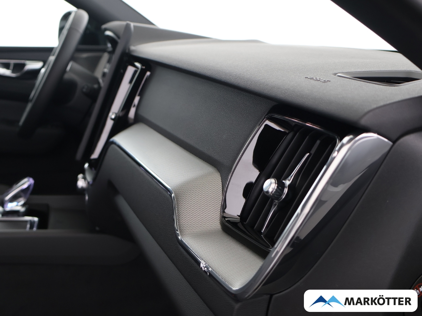 Fahrzeugabbildung Volvo XC60 B5 Plus Black Edition AWD/360°CAM/SHZ+LHZ