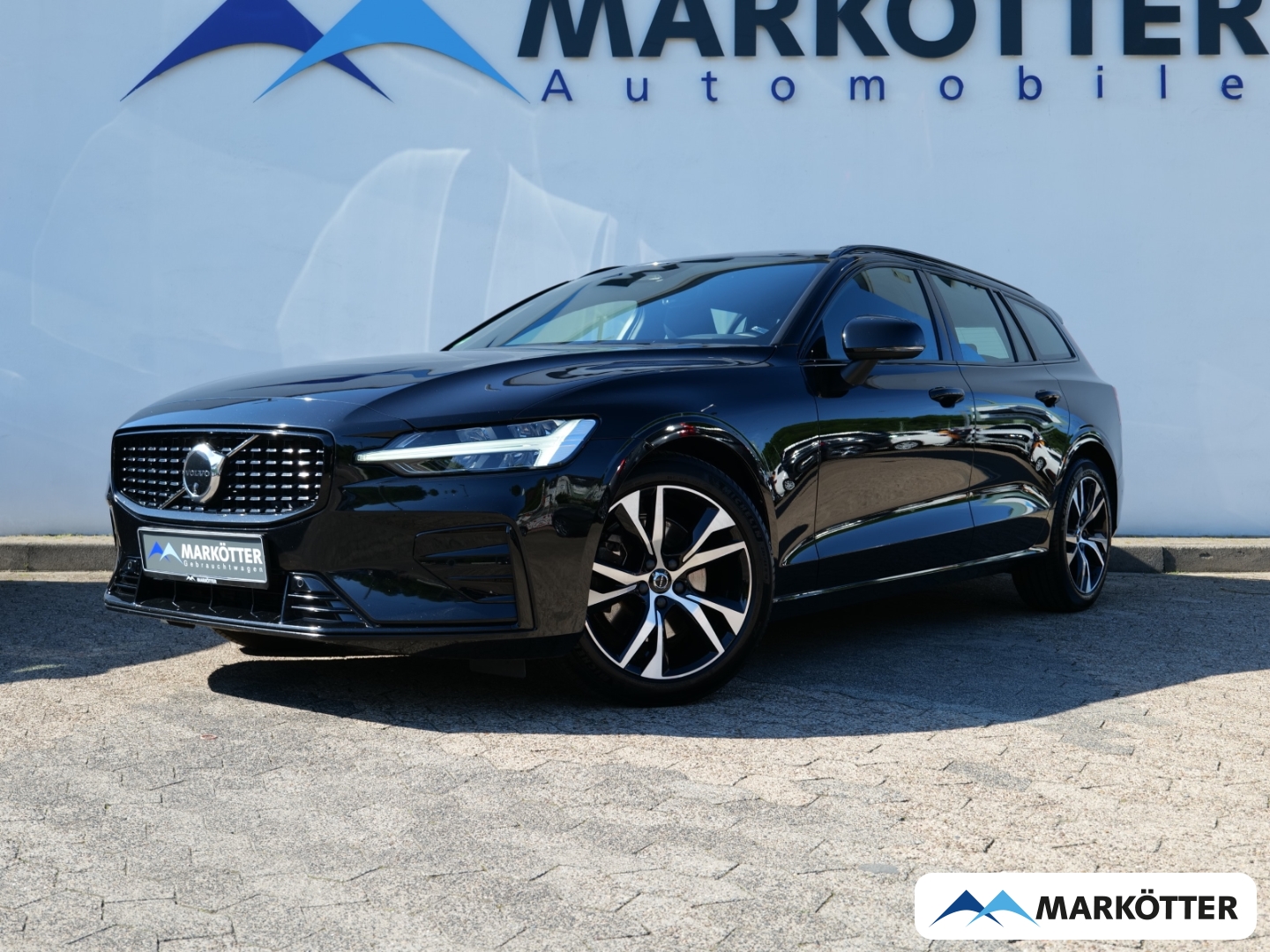 Fahrzeugabbildung Volvo V60 B4 Plus Dark AHK/STHZ/BLIS/360CAM/Google