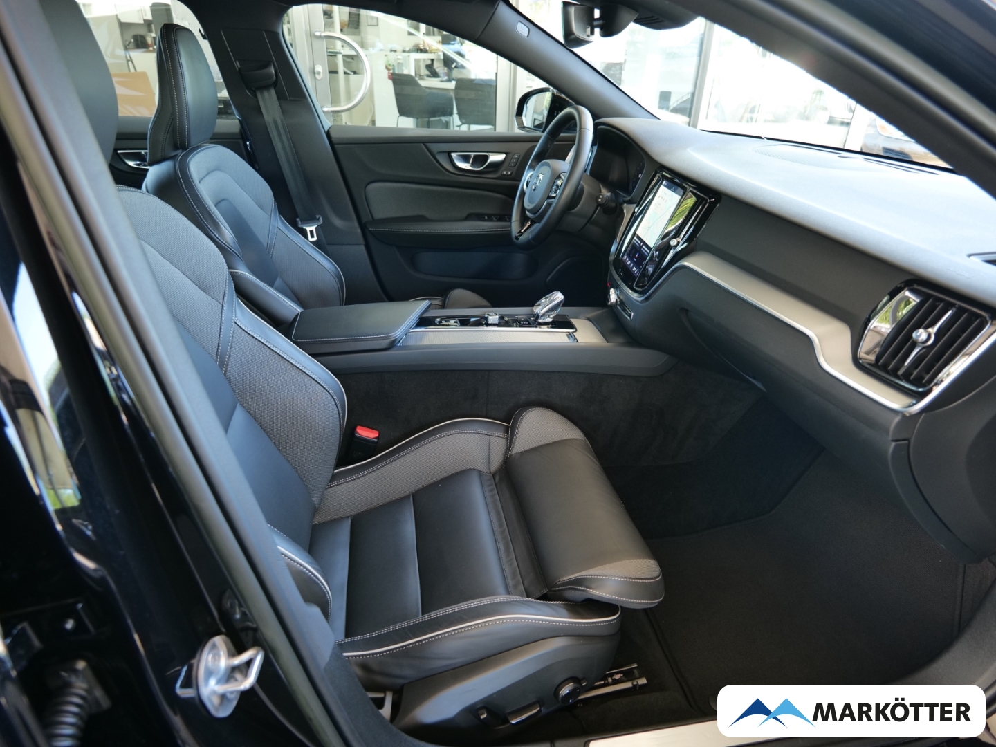 Fahrzeugabbildung Volvo V60 B4 Plus Dark AHK/STHZ/BLIS/360CAM/Google