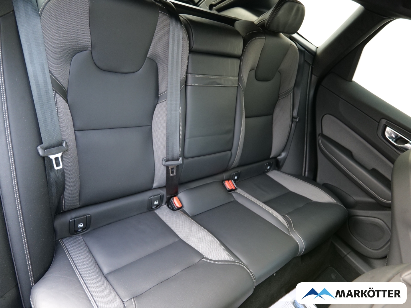 Fahrzeugabbildung Volvo XC60 B4 R-Design AHK/CAM/ACC/SHZ/LHZ