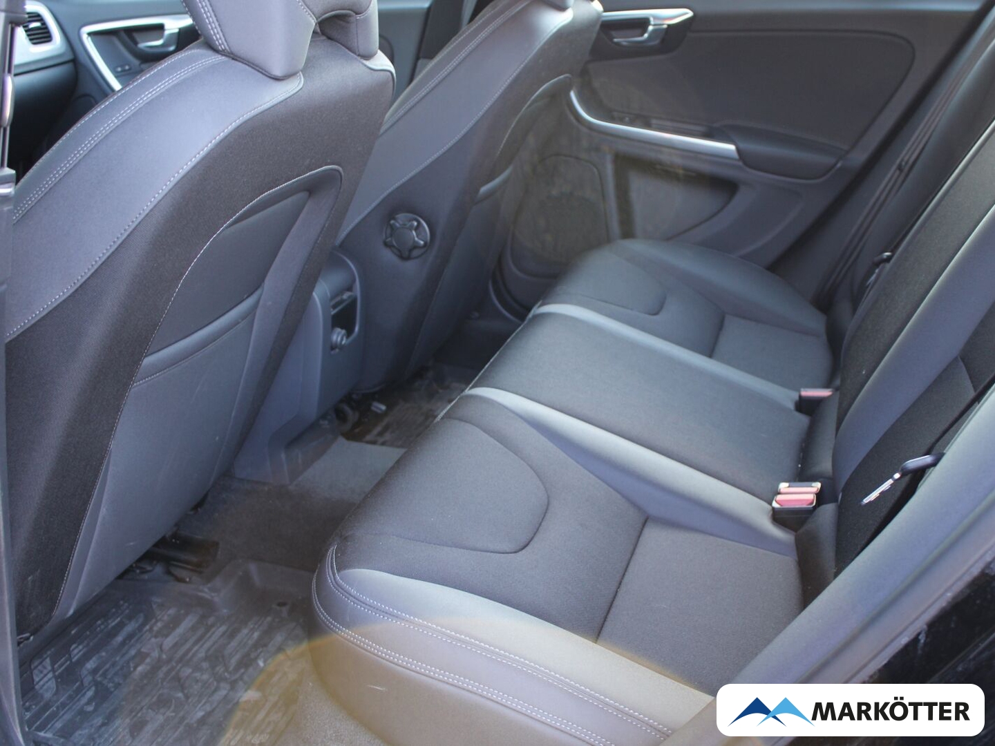 Fahrzeugabbildung Volvo V60 Kombi Momentum/PDC/AHK/NAVI/