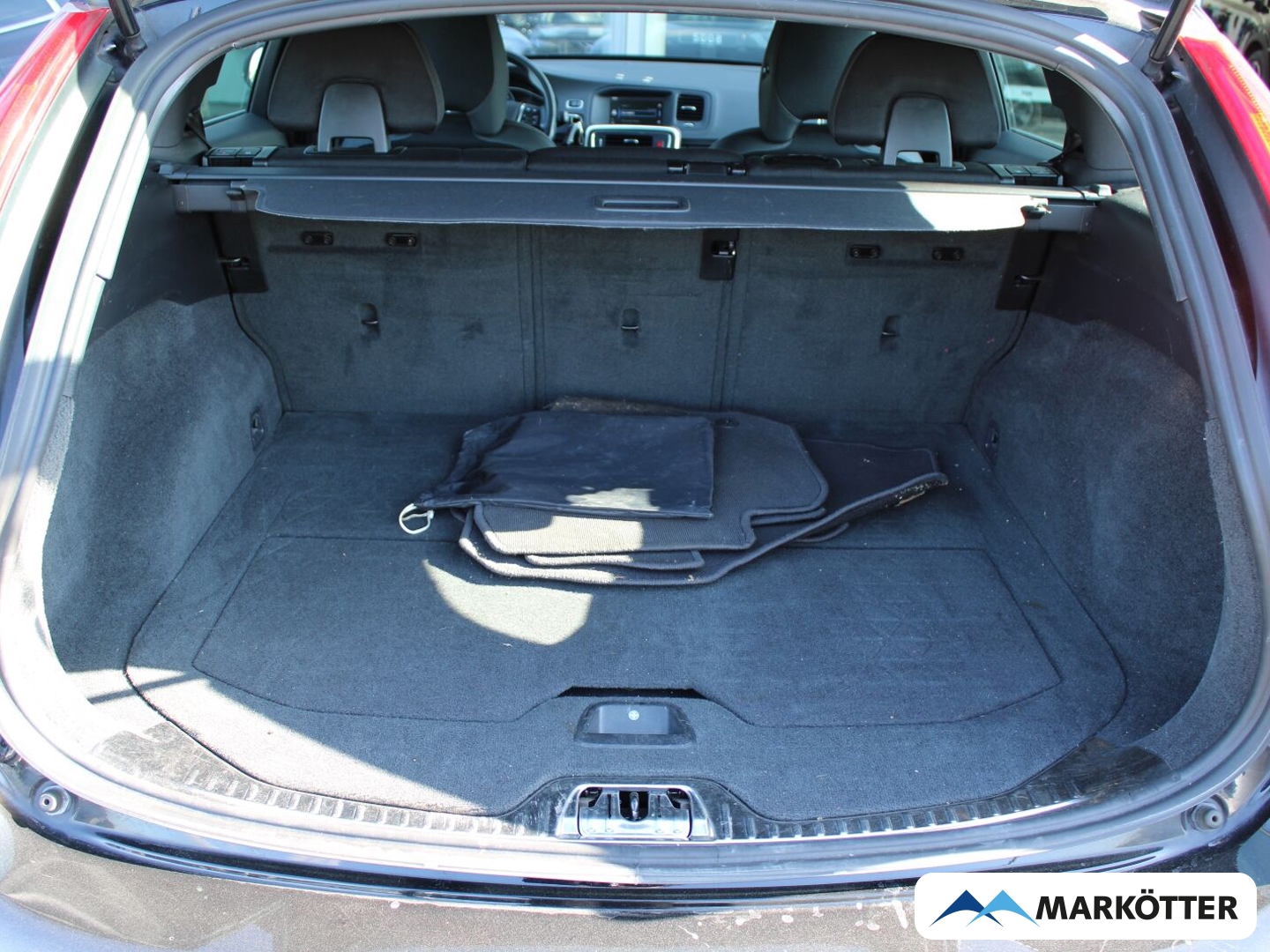 Fahrzeugabbildung Volvo V60 Kombi Momentum/PDC/AHK/NAVI/