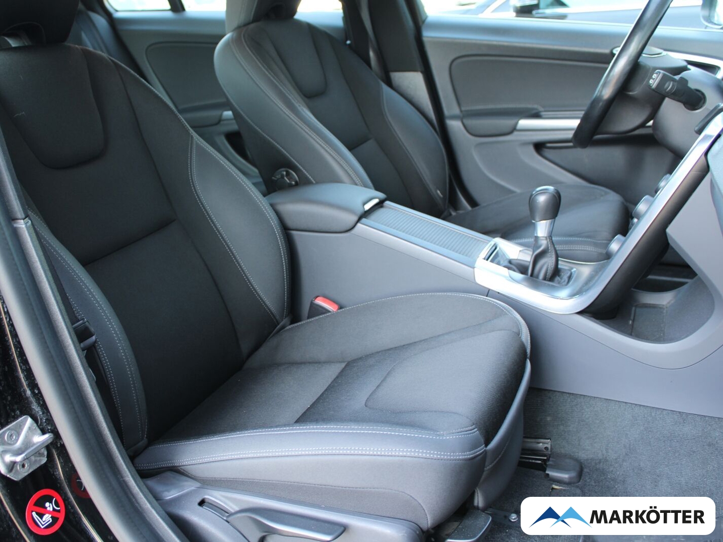 Fahrzeugabbildung Volvo V60 Kombi Momentum/PDC/AHK/NAVI/