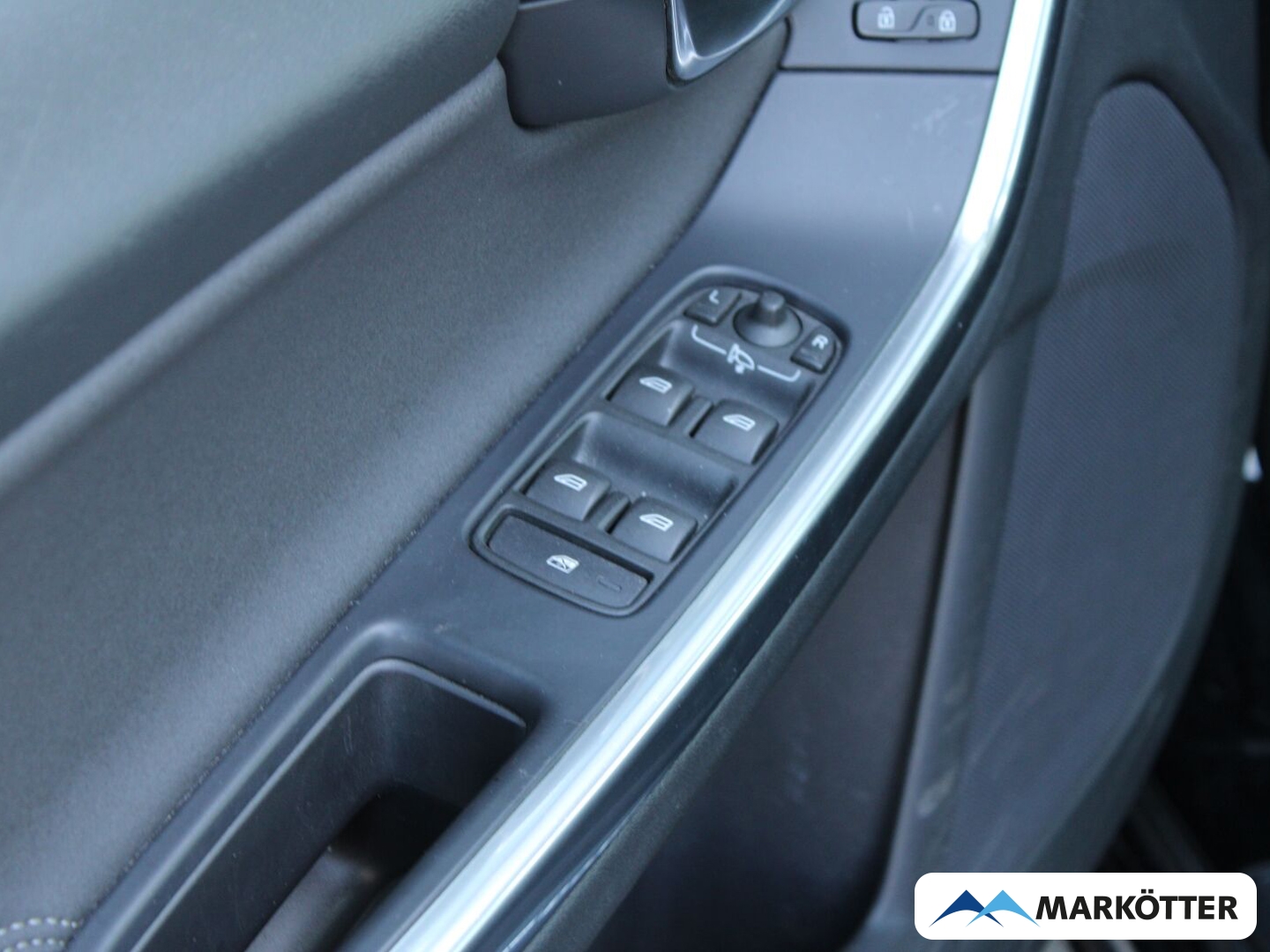 Fahrzeugabbildung Volvo V60 Kombi Momentum/PDC/AHK/NAVI/