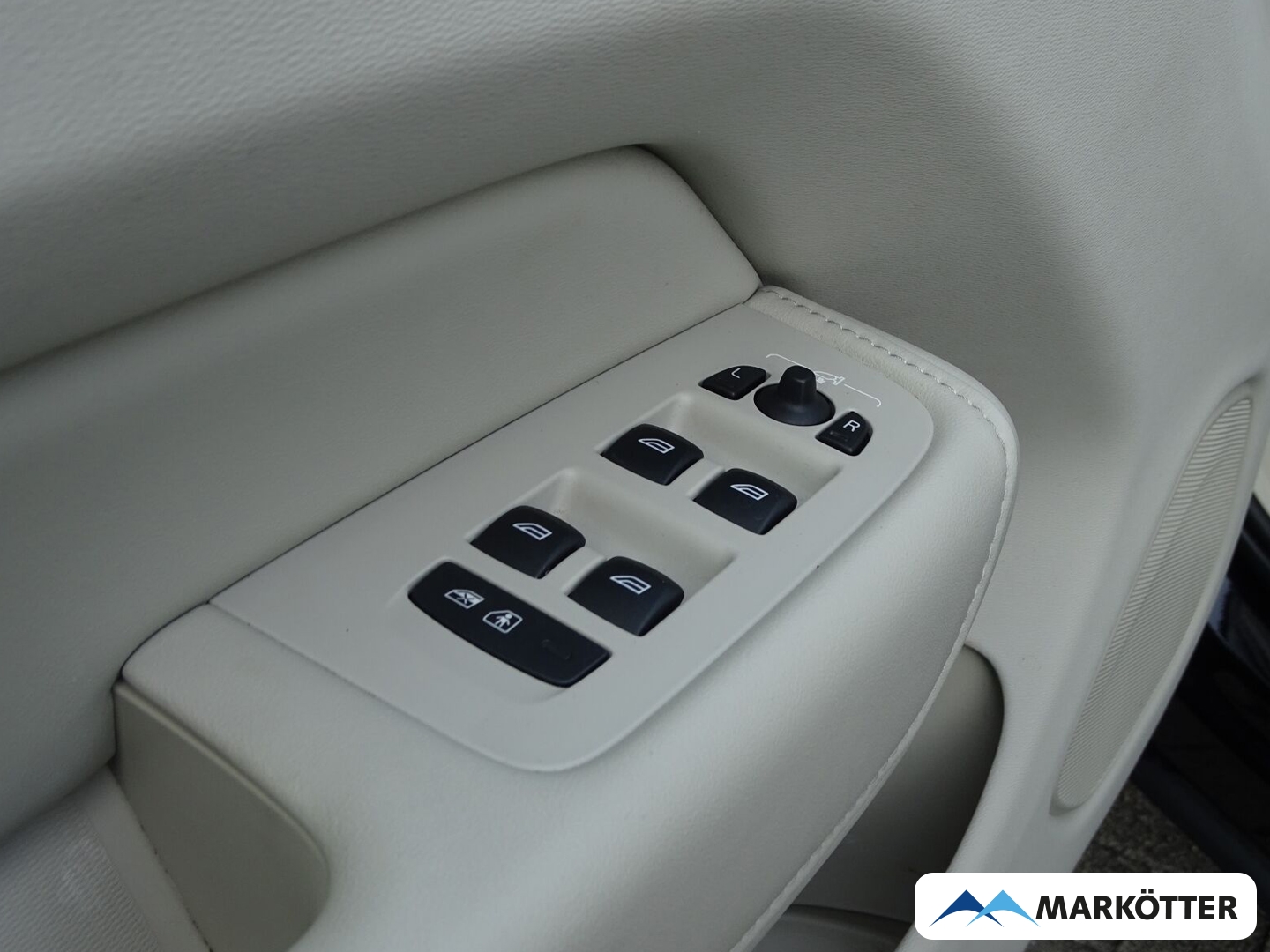 Fahrzeugabbildung Volvo XC60 Plus Dark/LED/AHK/BLIS/SHZ/LHZ