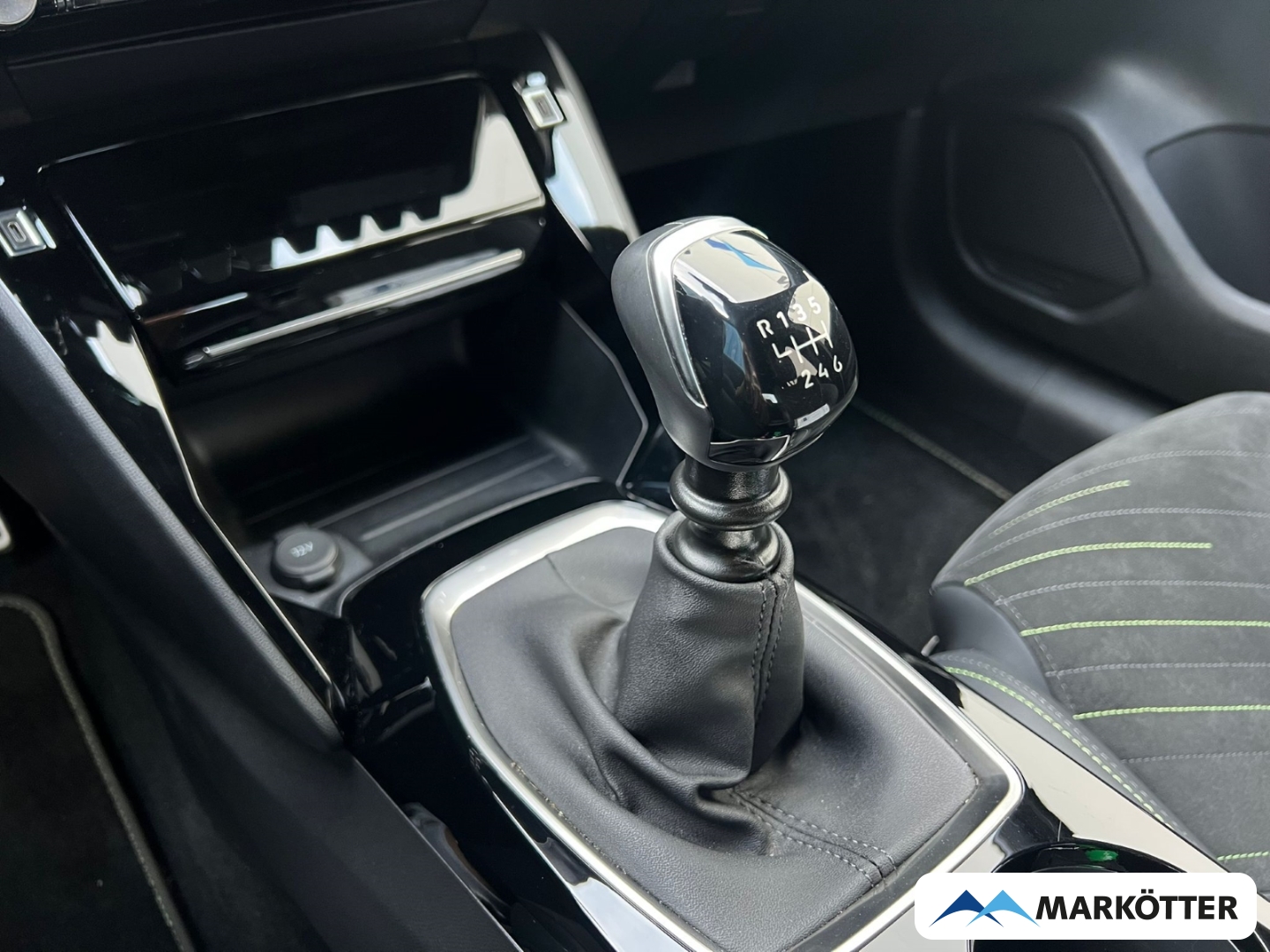 Fahrzeugabbildung Peugeot 208 GT BLIS/SHZ/360/MSGE/NAVI/ALCANTARA/DAB