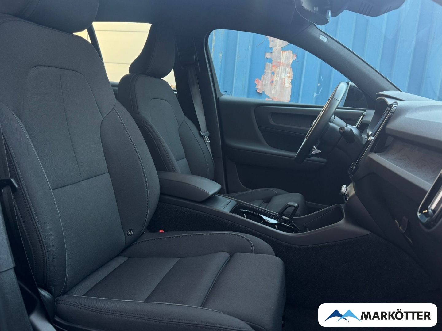 Fahrzeugabbildung Volvo XC40 Core Recharge Pure AWD SHZ/LKHZ/CAM/AHK/TEMP