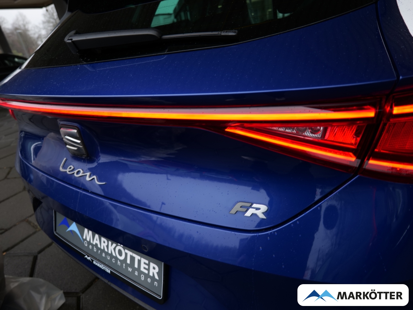 Fahrzeugabbildung SEAT Leon 1.5 TSI FR Navi/Voll-LED/Kamera/Ambiente