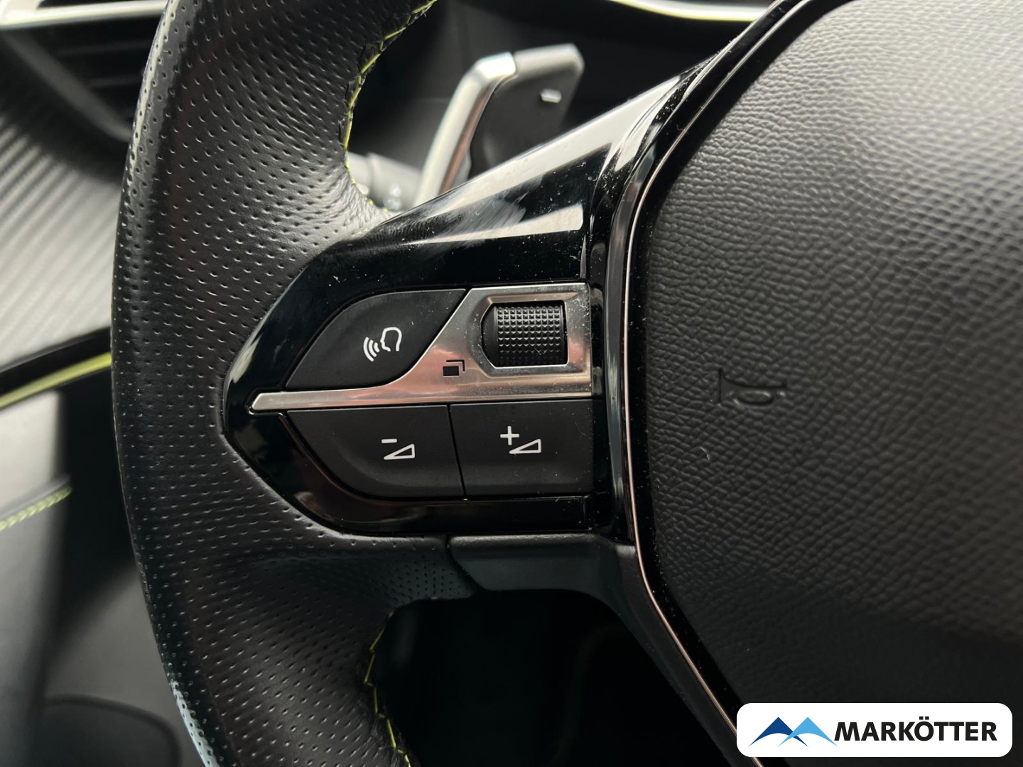 Fahrzeugabbildung Peugeot 2008 GT PureTech 130 ALCANTARA/SHZ/TEMP/MSGE/CAM