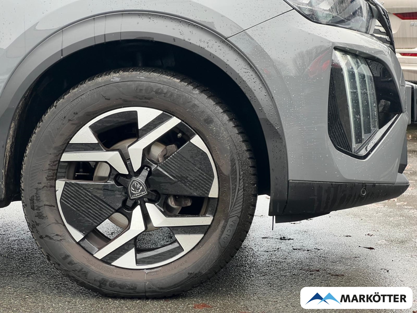 Fahrzeugabbildung Peugeot 2008 GT PureTech 130 ALCANTARA/SHZ/TEMP/MSGE/CAM