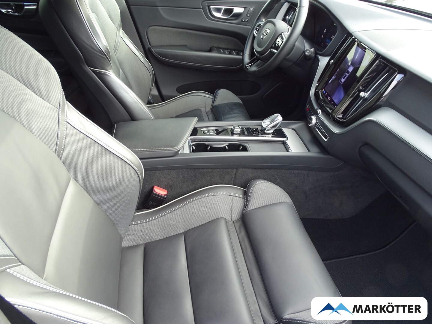 Fahrzeugabbildung Volvo XC60 Plus Dark AWD/LED/BLIS/AHK/SHZ/LHZ/MEMORY/ACC