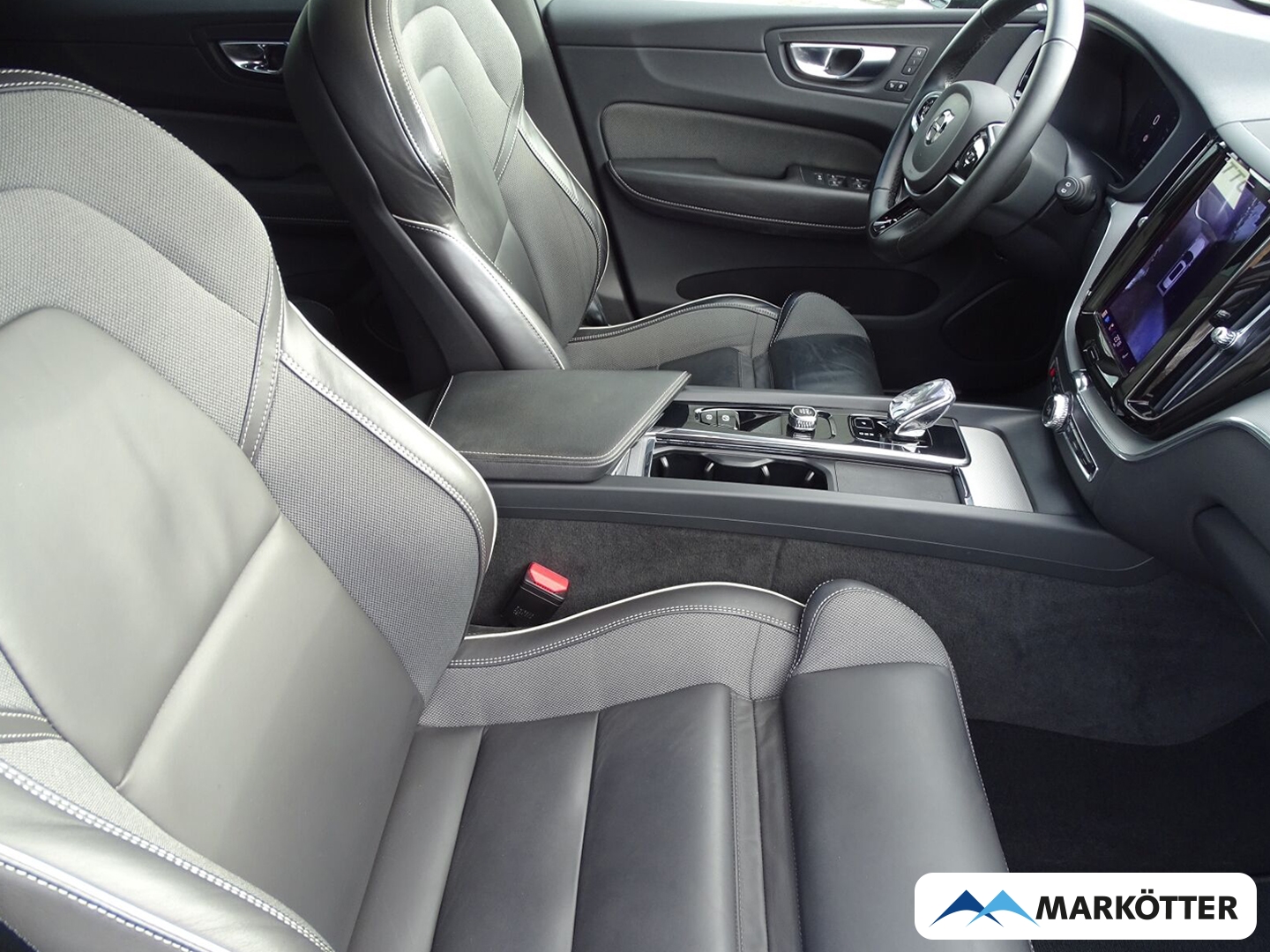 Fahrzeugabbildung Volvo XC60 Plus Dark AWD/LED/BLIS/AHK/SHZ/LHZ/MEMORY/ACC