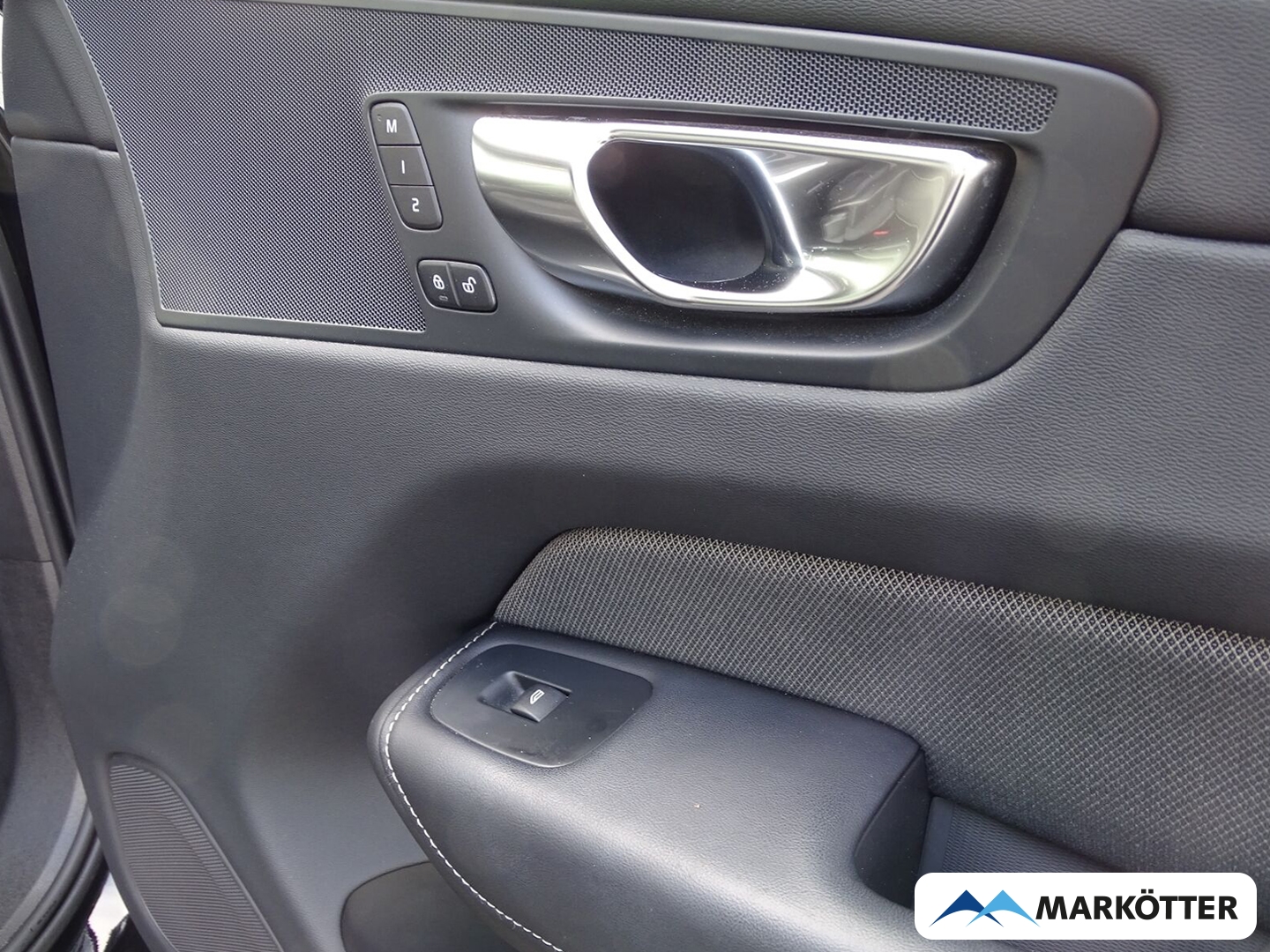 Fahrzeugabbildung Volvo XC60 Plus Dark AWD/LED/BLIS/AHK/SHZ/LHZ/MEMORY/ACC