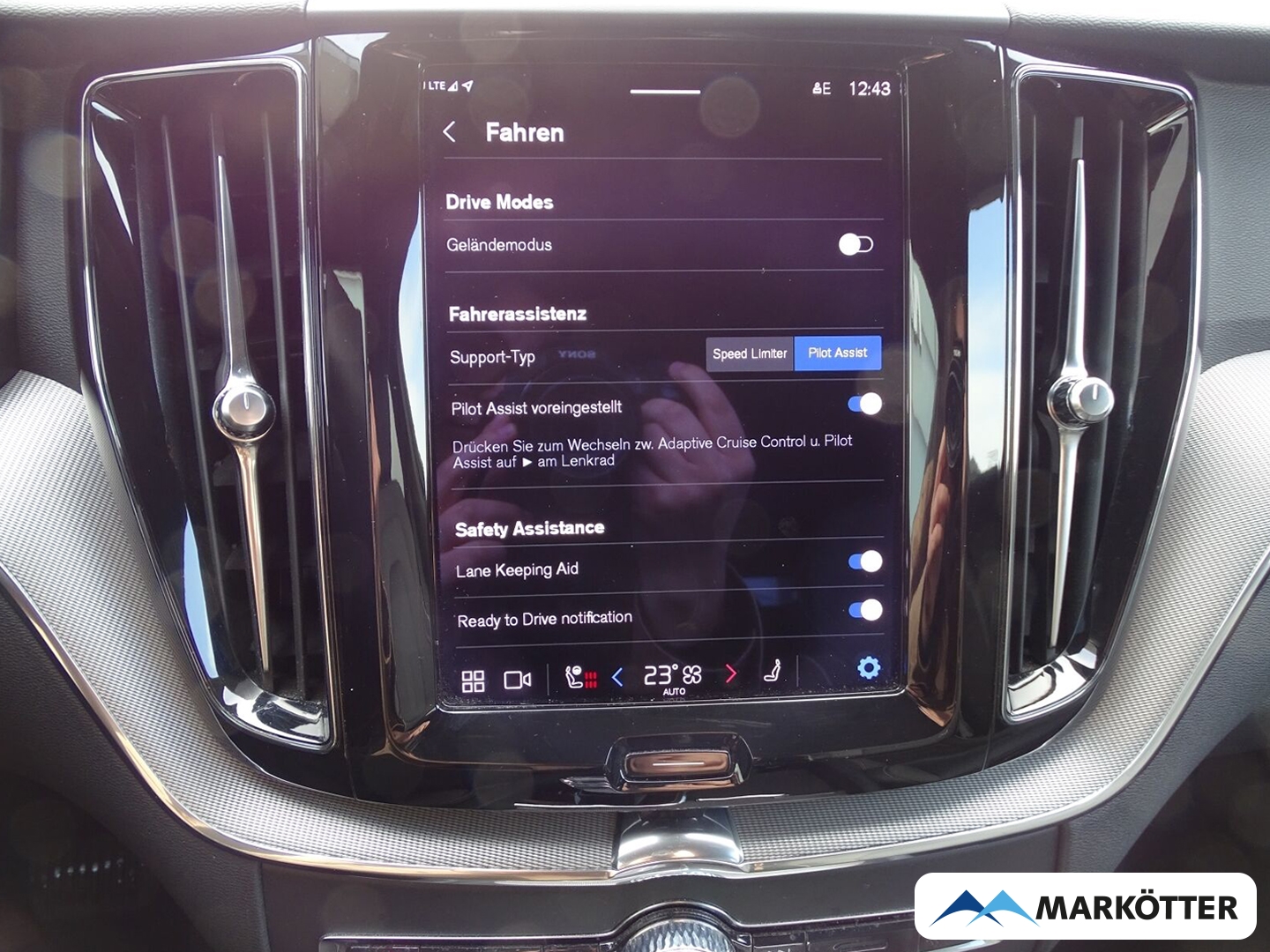 Fahrzeugabbildung Volvo XC60 Plus Dark AWD/LED/BLIS/AHK/SHZ/LHZ/MEMORY/ACC