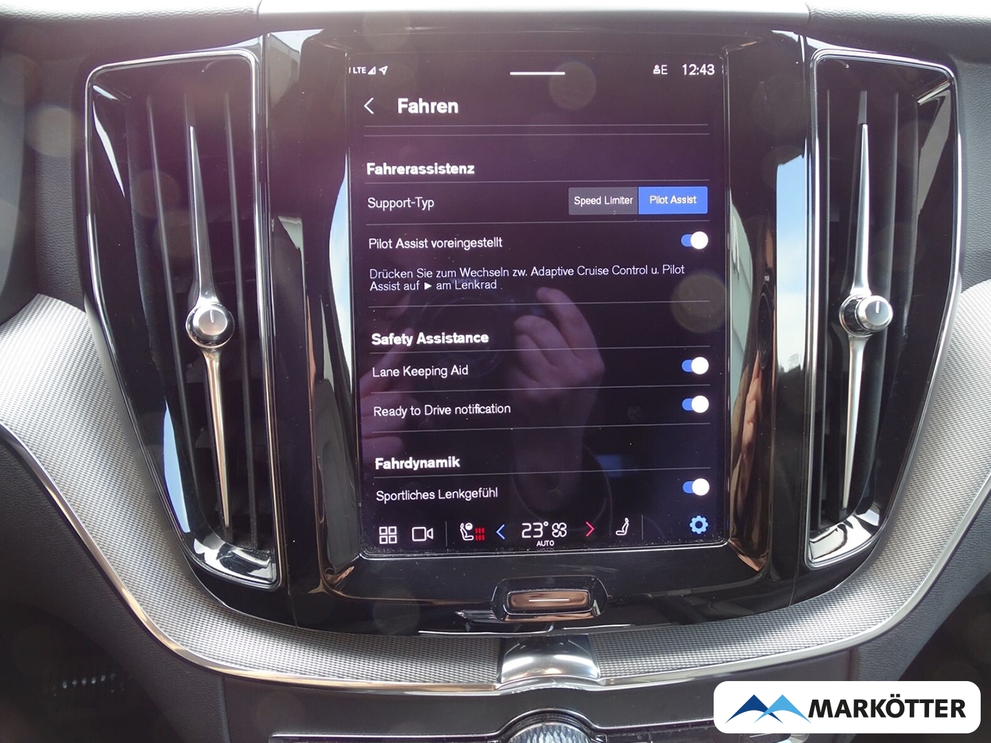 Fahrzeugabbildung Volvo XC60 Plus Dark AWD/LED/BLIS/AHK/SHZ/LHZ/MEMORY/ACC