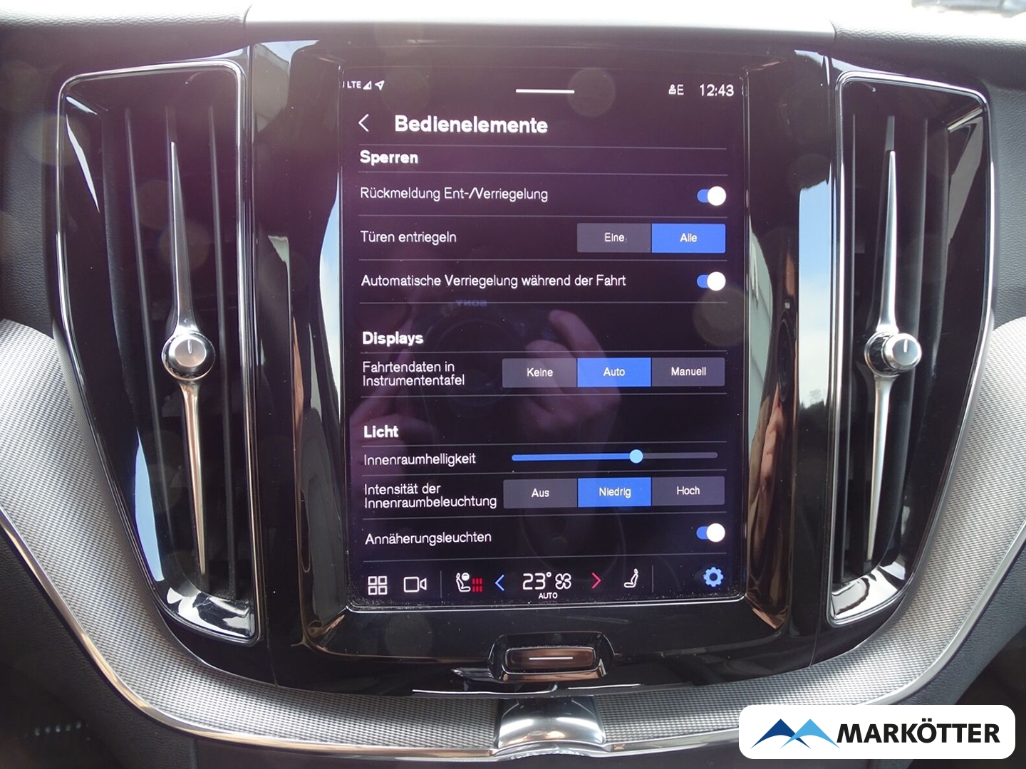 Fahrzeugabbildung Volvo XC60 Plus Dark AWD/LED/BLIS/AHK/SHZ/LHZ/MEMORY/ACC