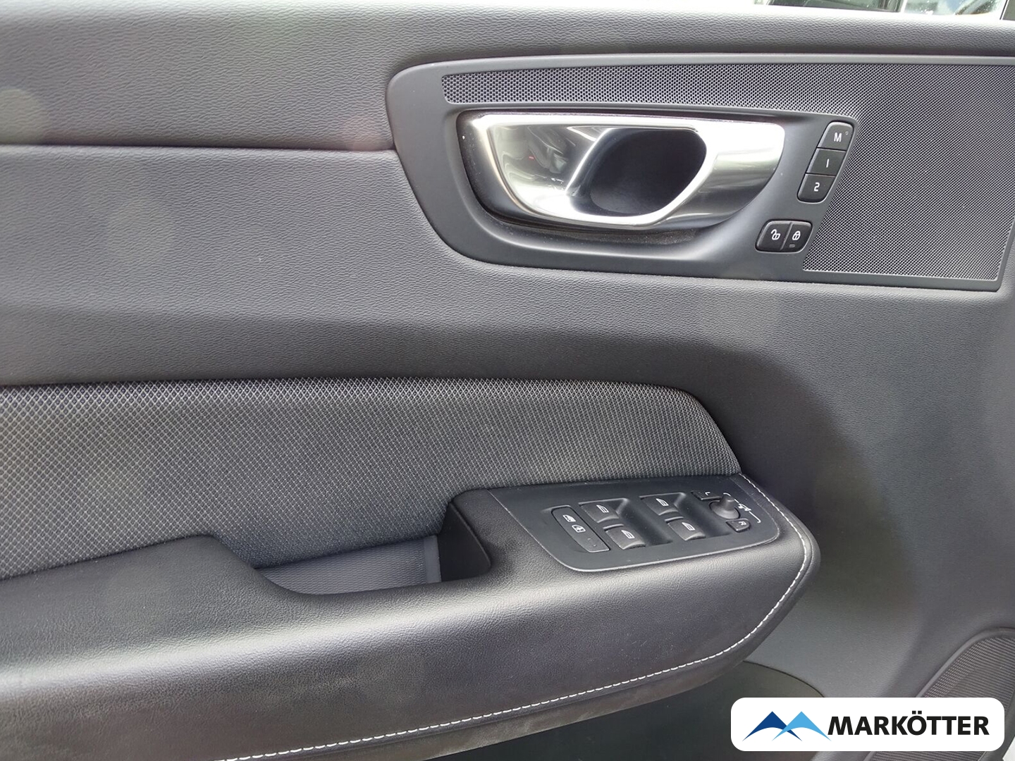 Fahrzeugabbildung Volvo XC60 Plus Dark AWD/LED/BLIS/AHK/SHZ/LHZ/MEMORY/ACC