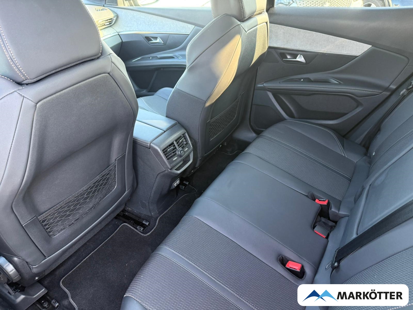 Fahrzeugabbildung Peugeot 3008 GT SHZ/360CAM/NAVI/PDC/ACC/CARPLY/TEMP