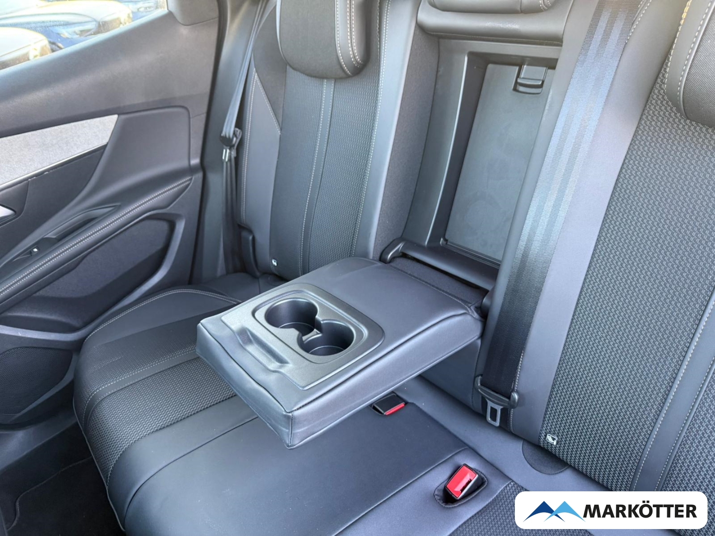 Fahrzeugabbildung Peugeot 3008 GT SHZ/360CAM/NAVI/PDC/ACC/CARPLY/TEMP