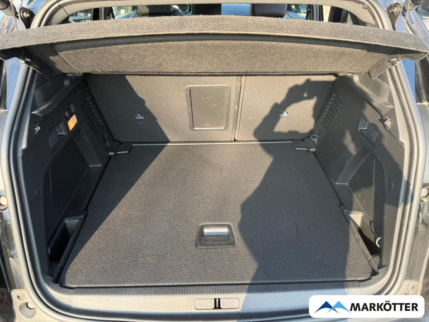 Fahrzeugabbildung Peugeot 3008 GT SHZ/360CAM/NAVI/PDC/ACC/CARPLY/TEMP