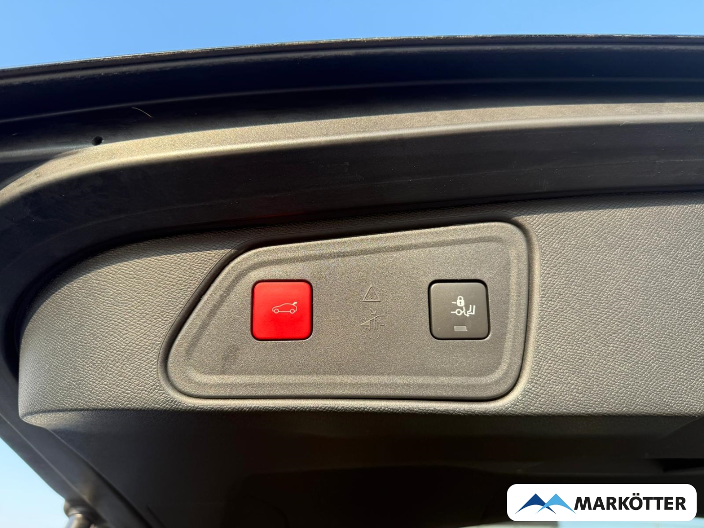 Fahrzeugabbildung Peugeot 3008 GT SHZ/360CAM/NAVI/PDC/ACC/CARPLY/TEMP