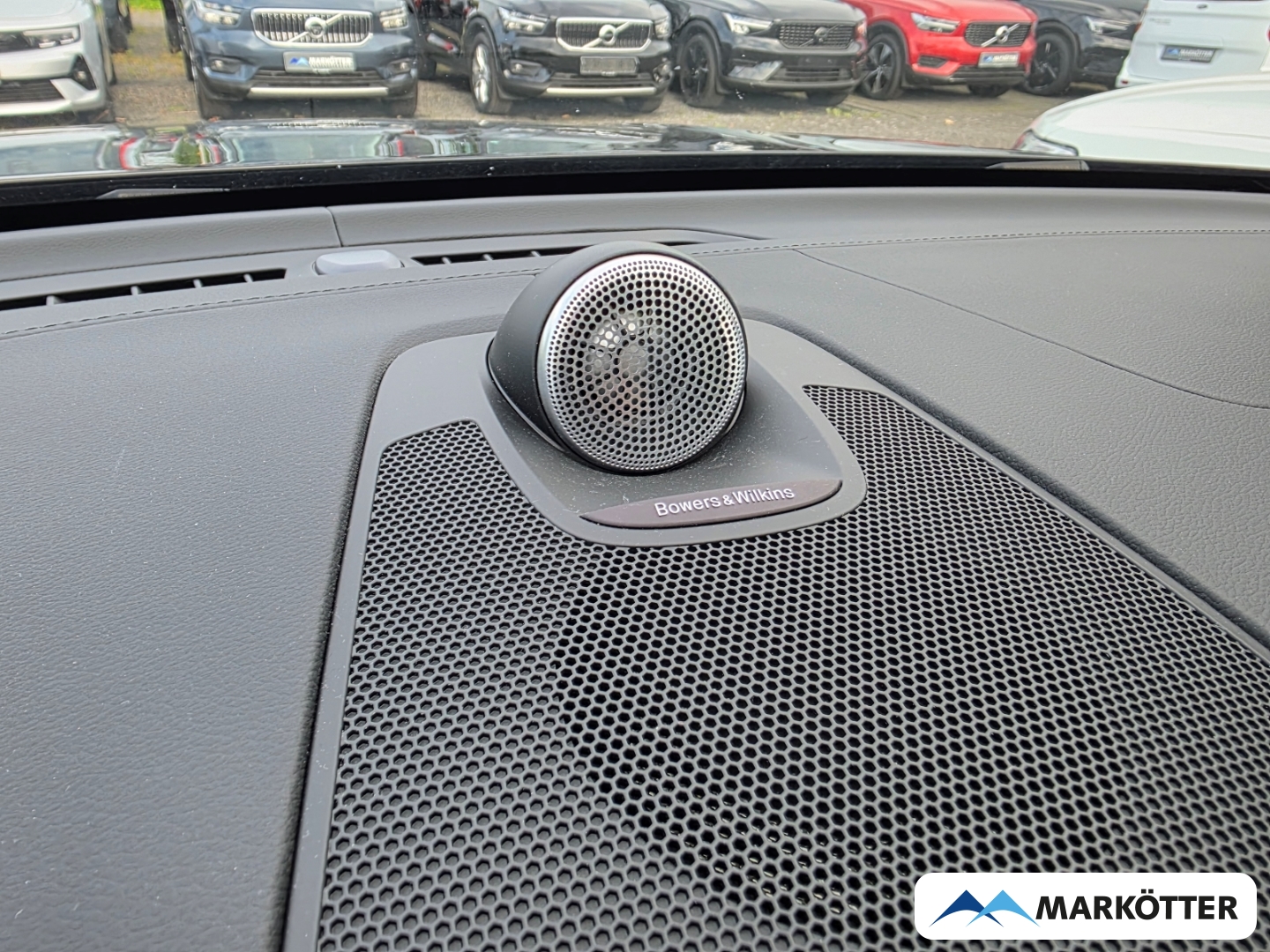 Fahrzeugabbildung Volvo XC60 T8 AWD Ultra Black Edition AHK/AD/360°/HUD