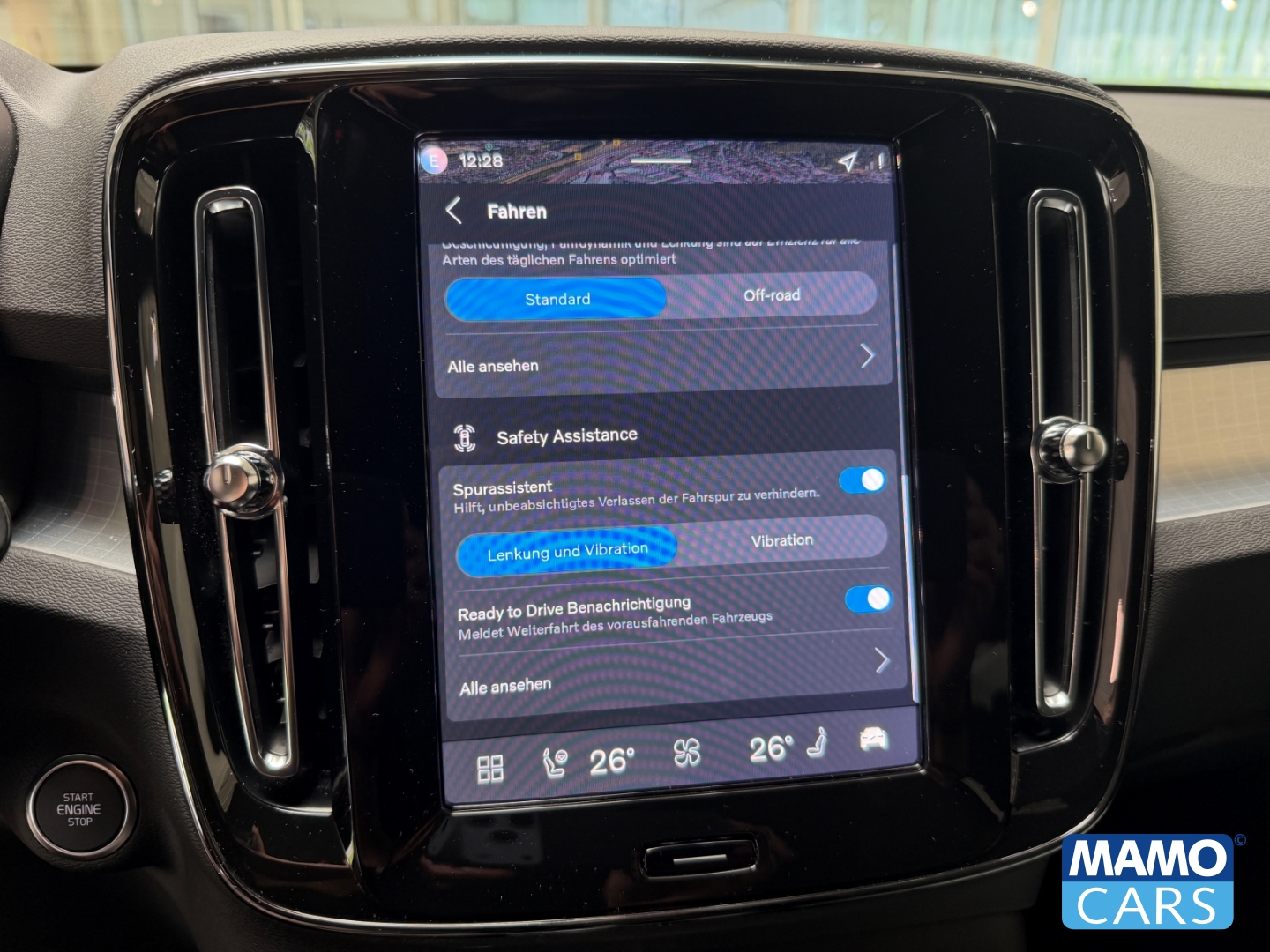 Fahrzeugabbildung Volvo XC40 B4 Plus Black Edition ACC/BLIS/360°/H&K/STHZ
