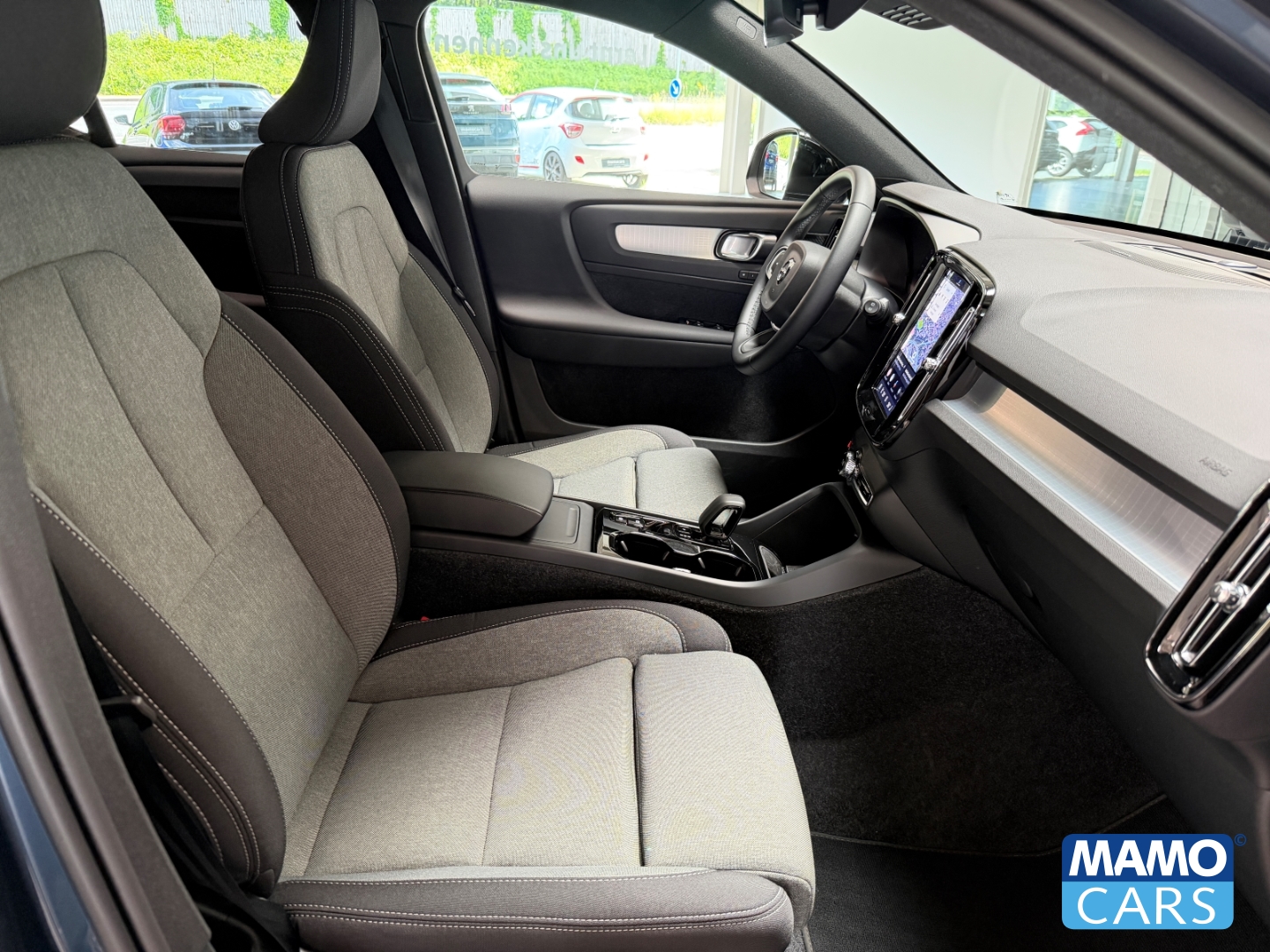 Fahrzeugabbildung Volvo XC40 B4 Plus Black Edition ACC/BLIS/360°/H&K/STHZ
