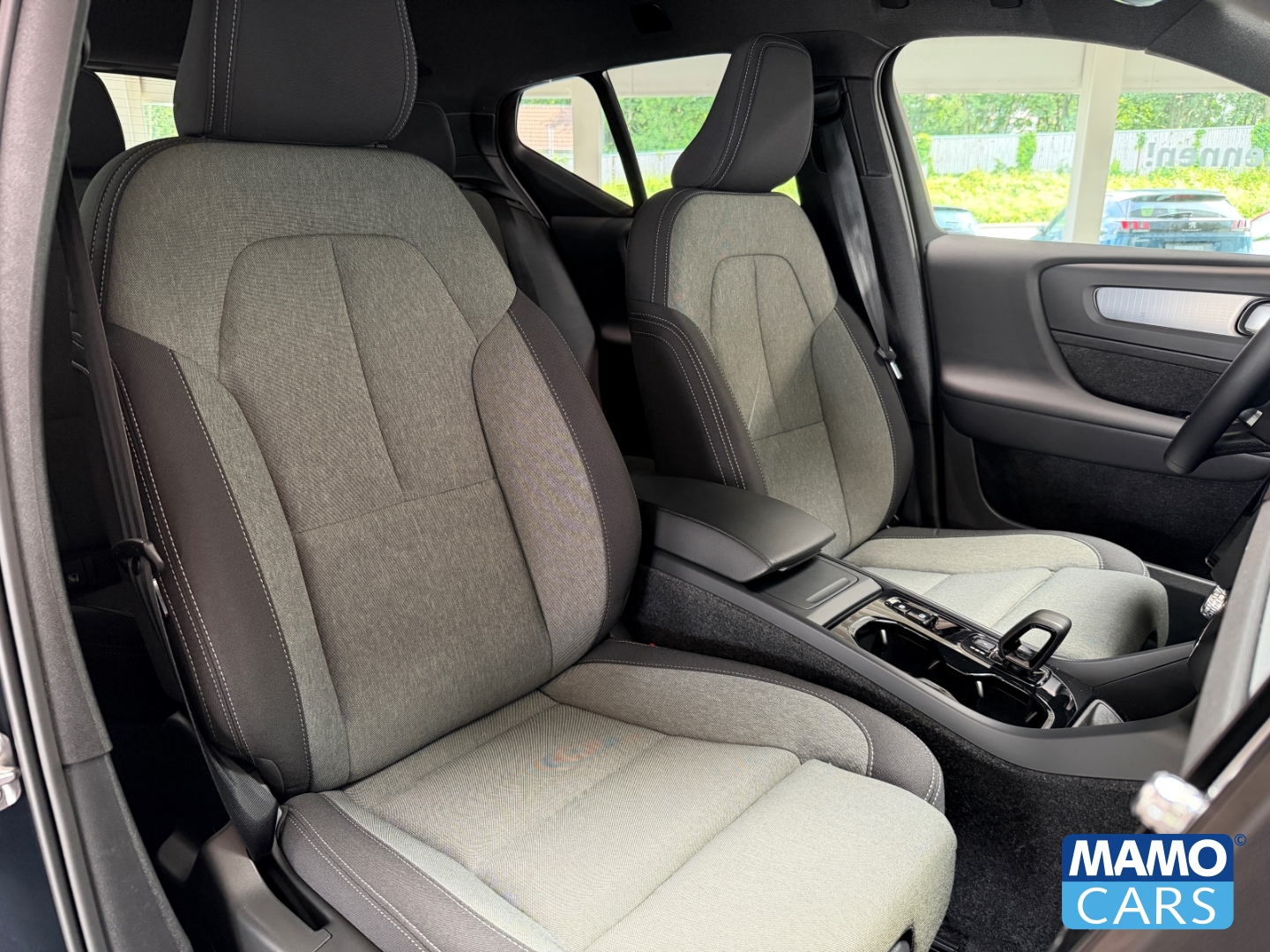 Fahrzeugabbildung Volvo XC40 B4 Plus Black Edition ACC/BLIS/360°/H&K/STHZ