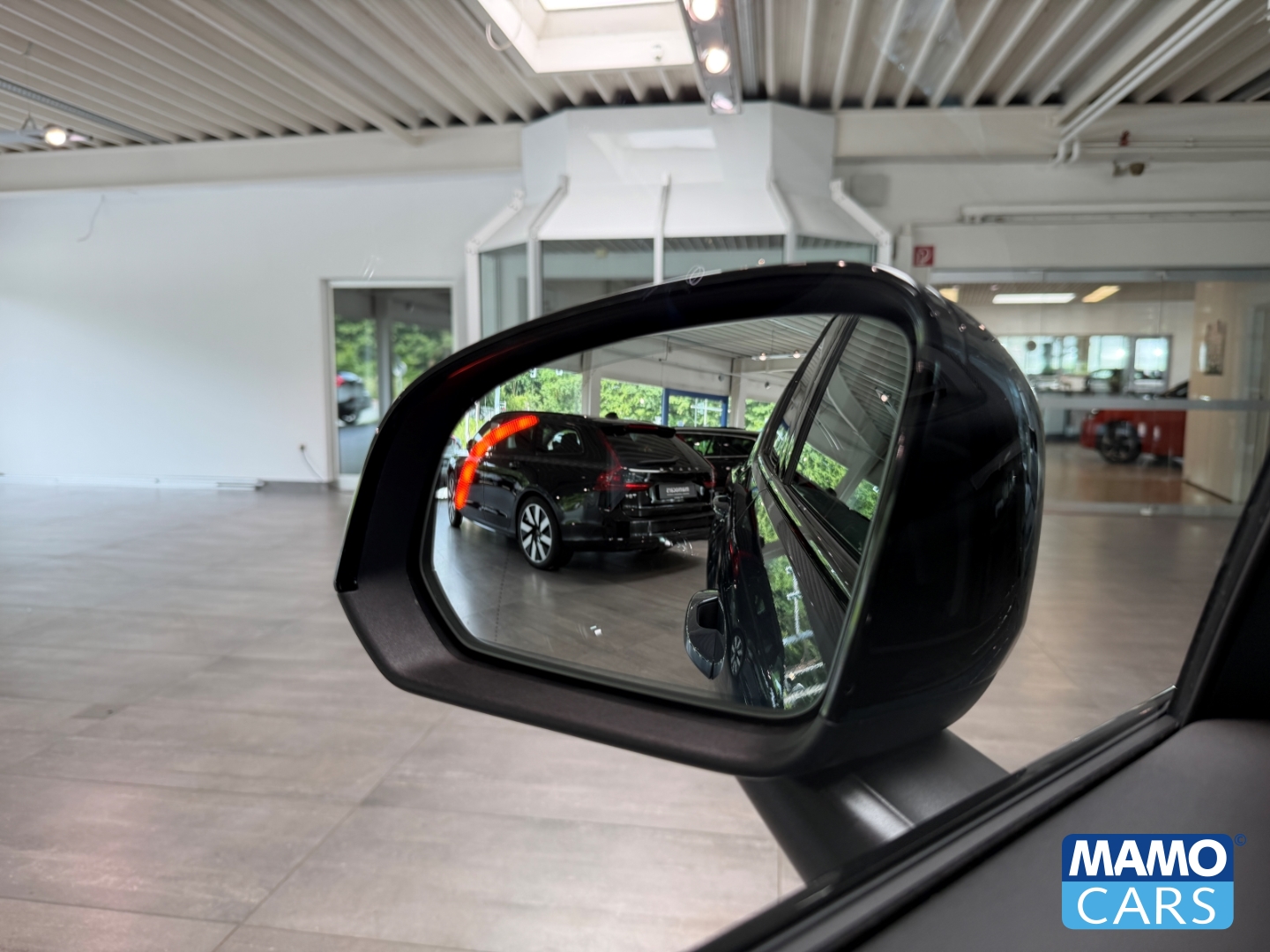 Fahrzeugabbildung Volvo XC40 B4 Plus Black Edition ACC/BLIS/360°/H&K/STHZ